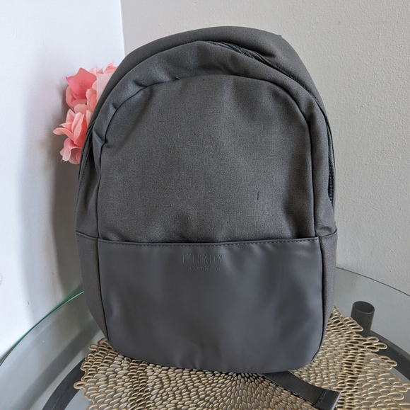 Calvin Klein back pack - Picture 4 of 4